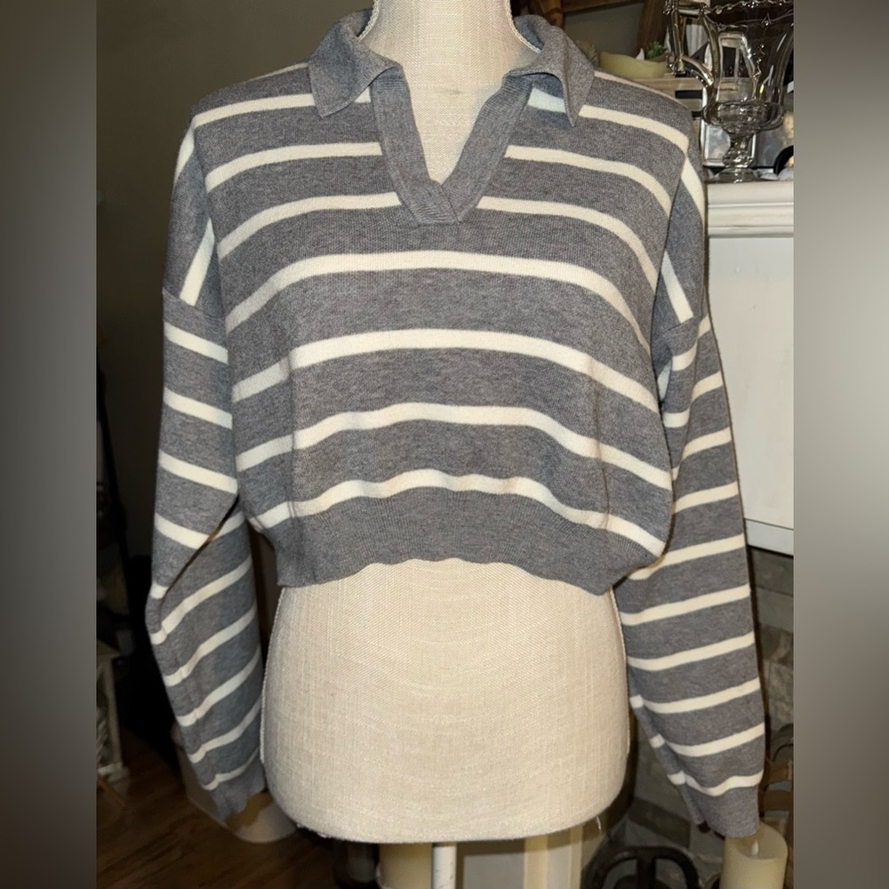 Bershka Grey & White Striped Cropped Collared Sweater Size M EUC